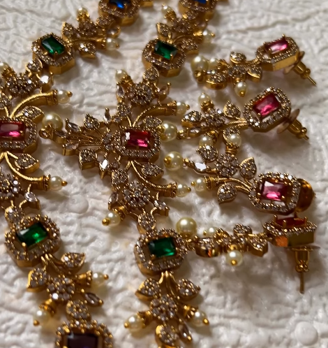 Stop scrolling… this necklace changes your whole look in seconds 💫
