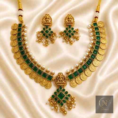 Coin Emrald & Perl Finish Necklace NCNC049